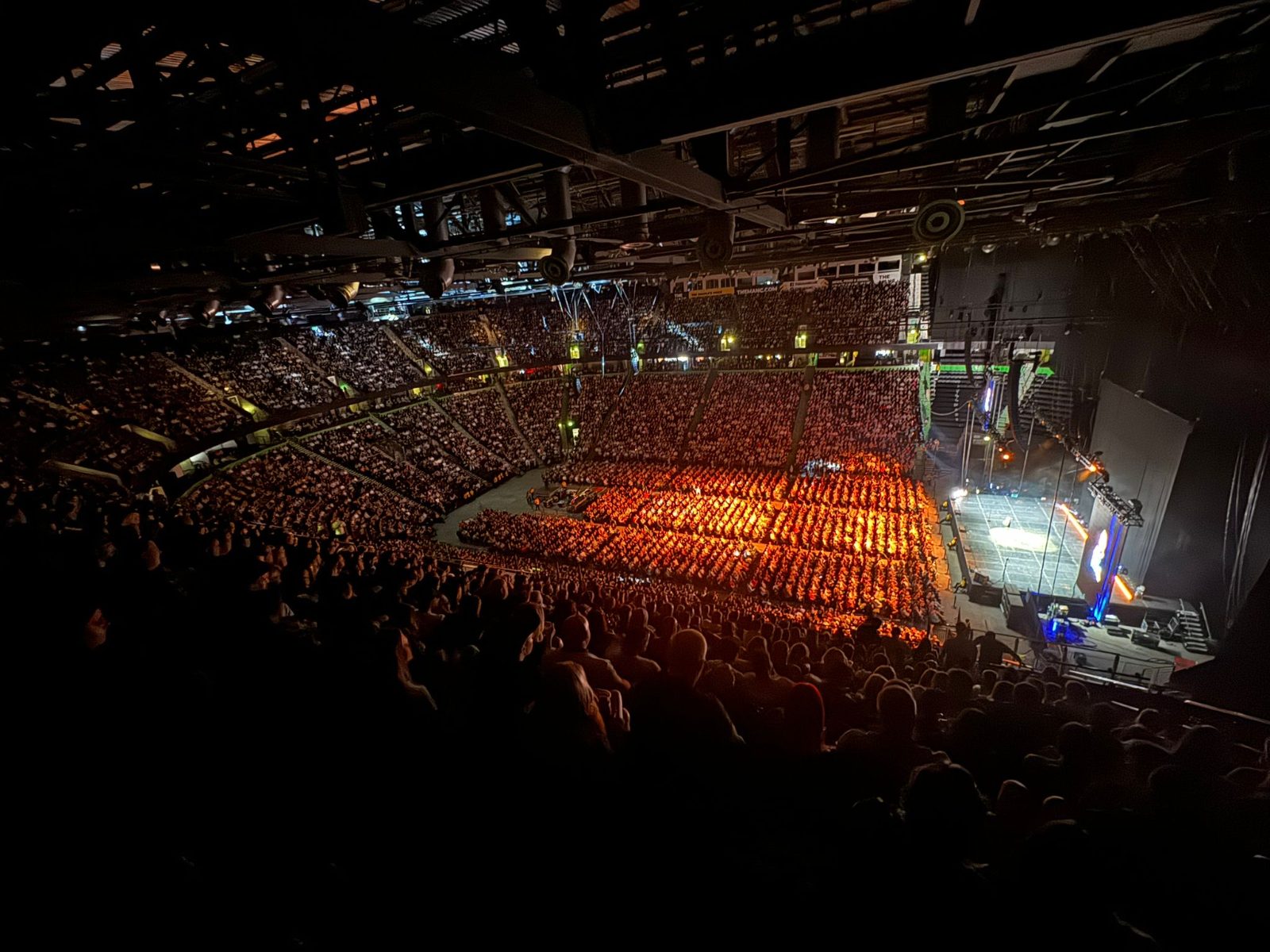 A full arena during the Paul Smith HAPPY Tour 2024/25, seen from the upper tier