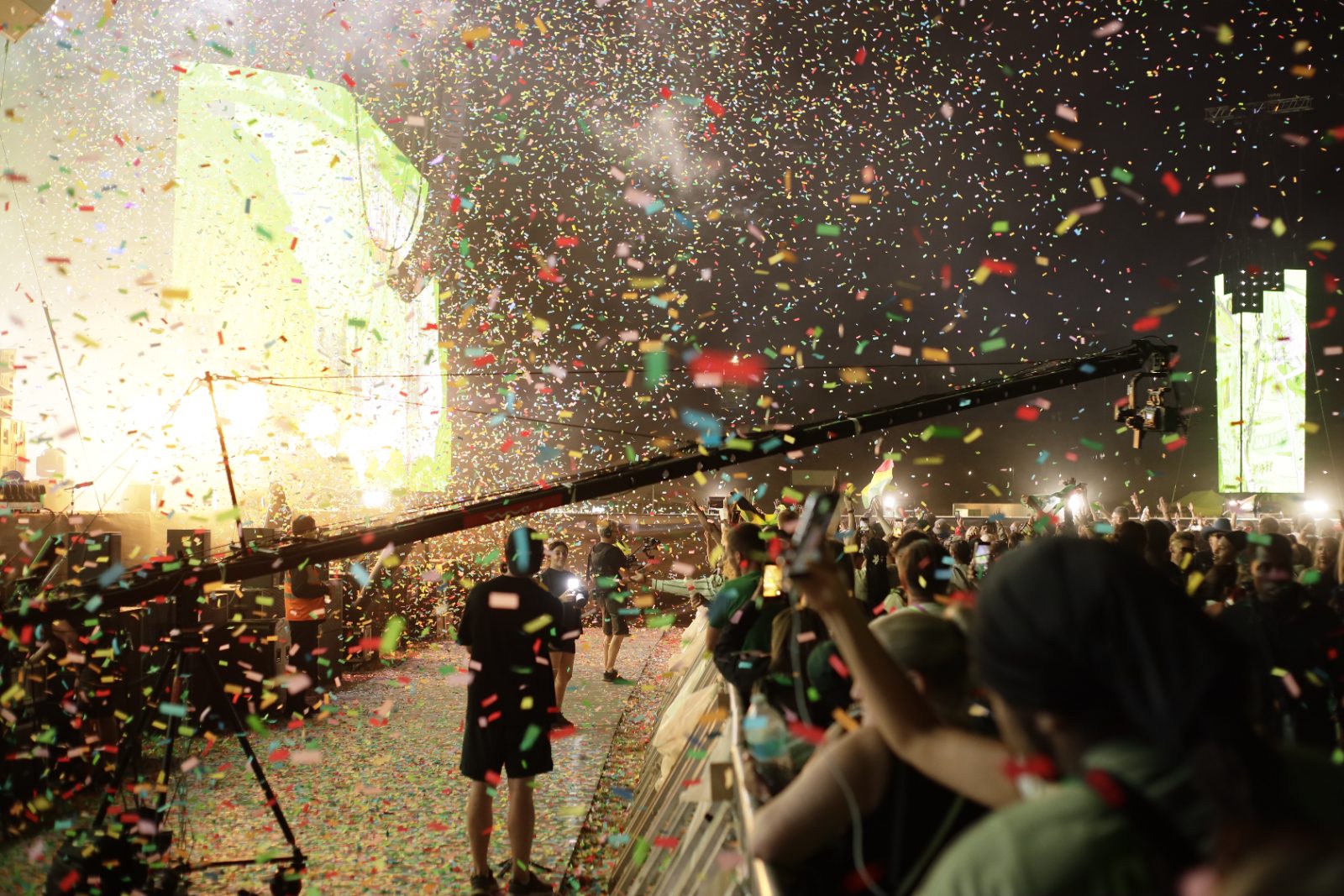 Performer on the Reggae Land main stage covered by dwmedia cameras